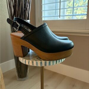 Target Universal Thread Black heeled clogs - size 8.5